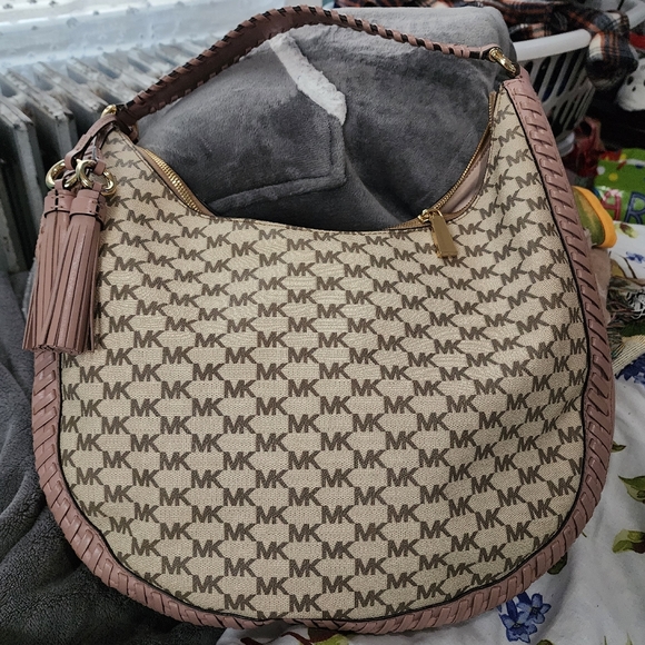 Michael Kors Lydia Signature Hobo Tassel Shoulder Bag - Picture 2 of 9